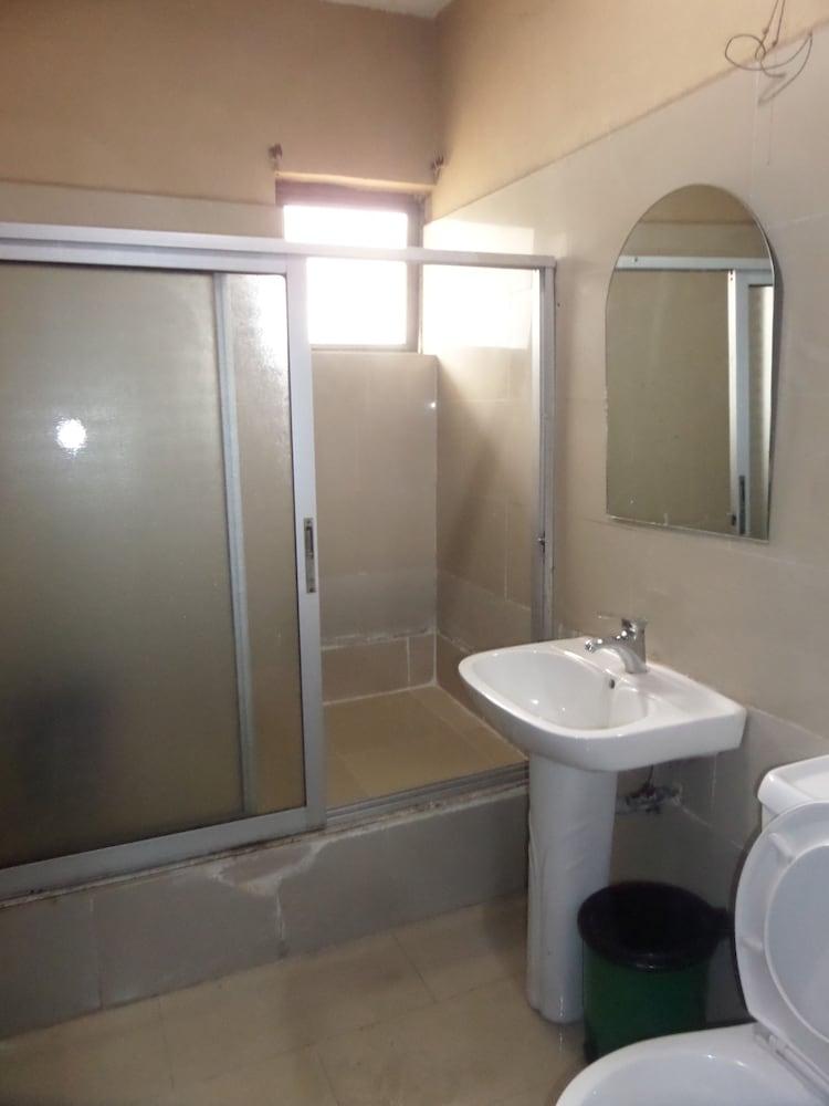 Deritz Hotel Ikeja 28/31