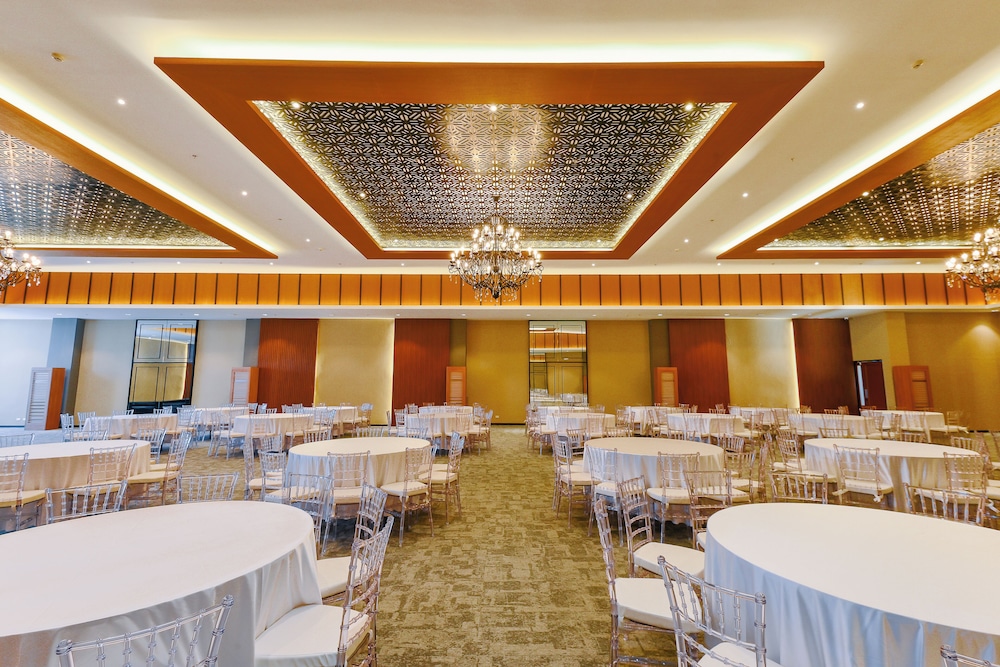 Sotogrande Hotel and Convention Center Batangas 25/38