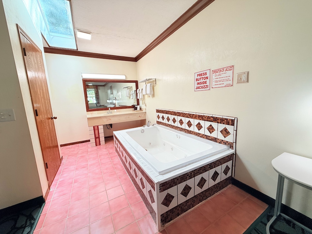 Economy Inn - Akron 25/57