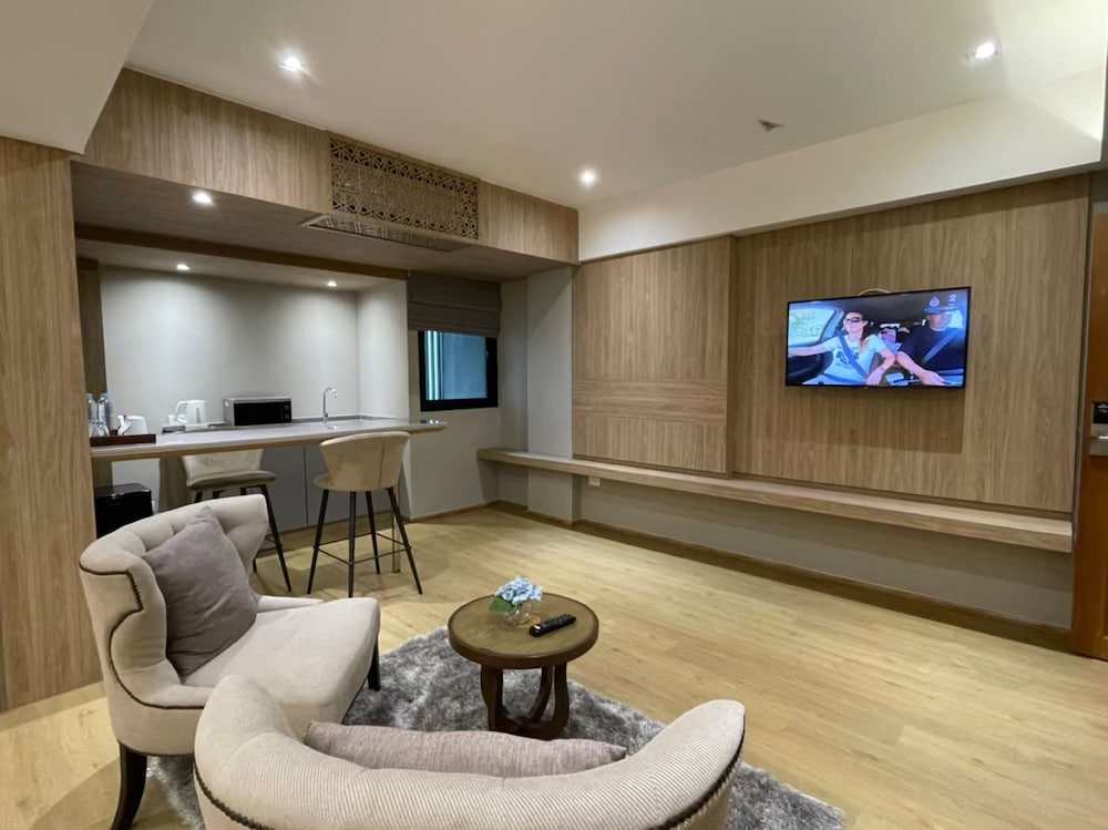 Almas Hotel Bangkok 48/65