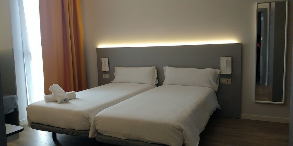 غرفة سوبيريور مفردة بسرير فردي مع أريكة، Centre Esplai Hostel 2/2