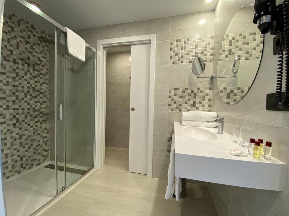 Hotel New Bilbao Airport 28/35