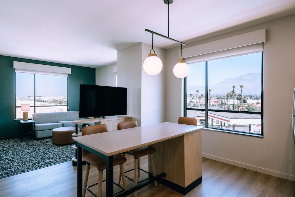 Hyatt House Ontario Airport 40/50