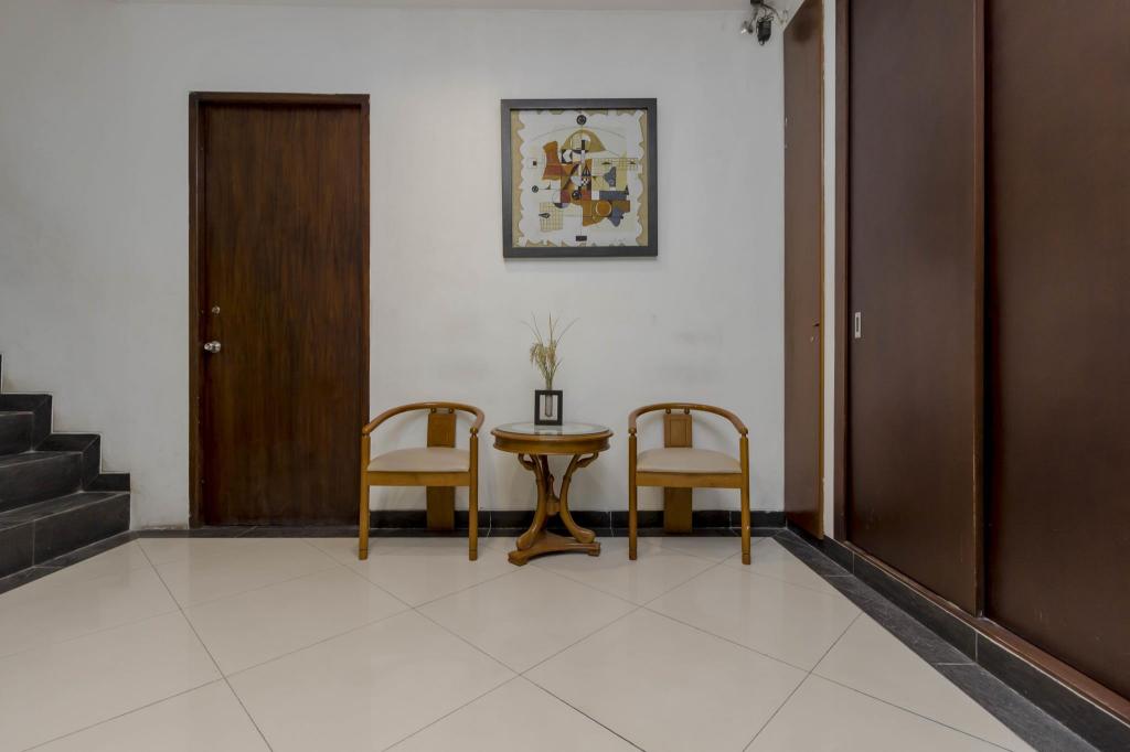 Reddoorz Plus Pasar Baru 7/43