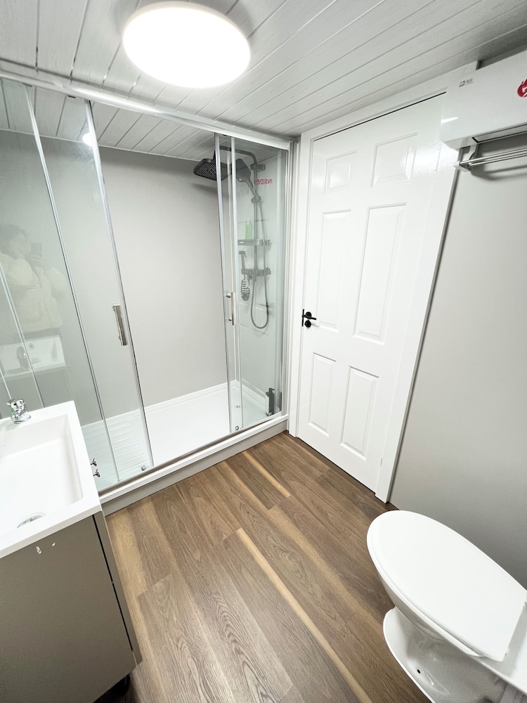OYO Welsh Holiday Accommodation - Modern Stay 31/32