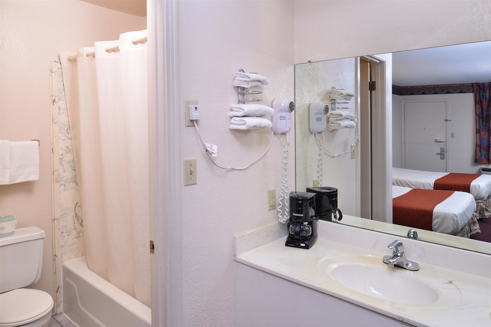 Americas Best Value Inn Wildersville 22/35