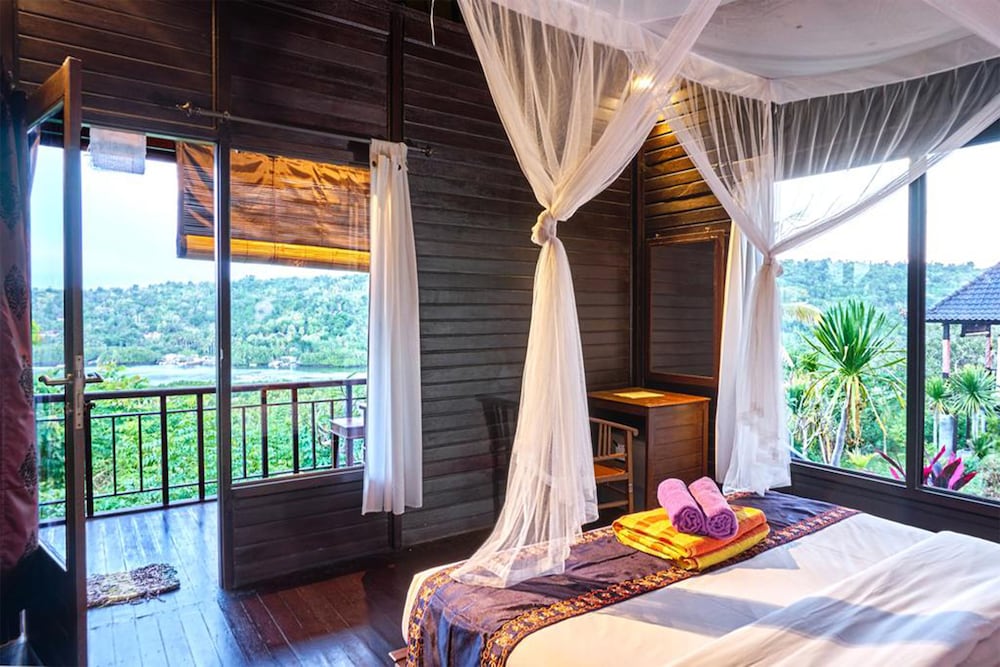 Sunrise Hut's Lembongan 34/54