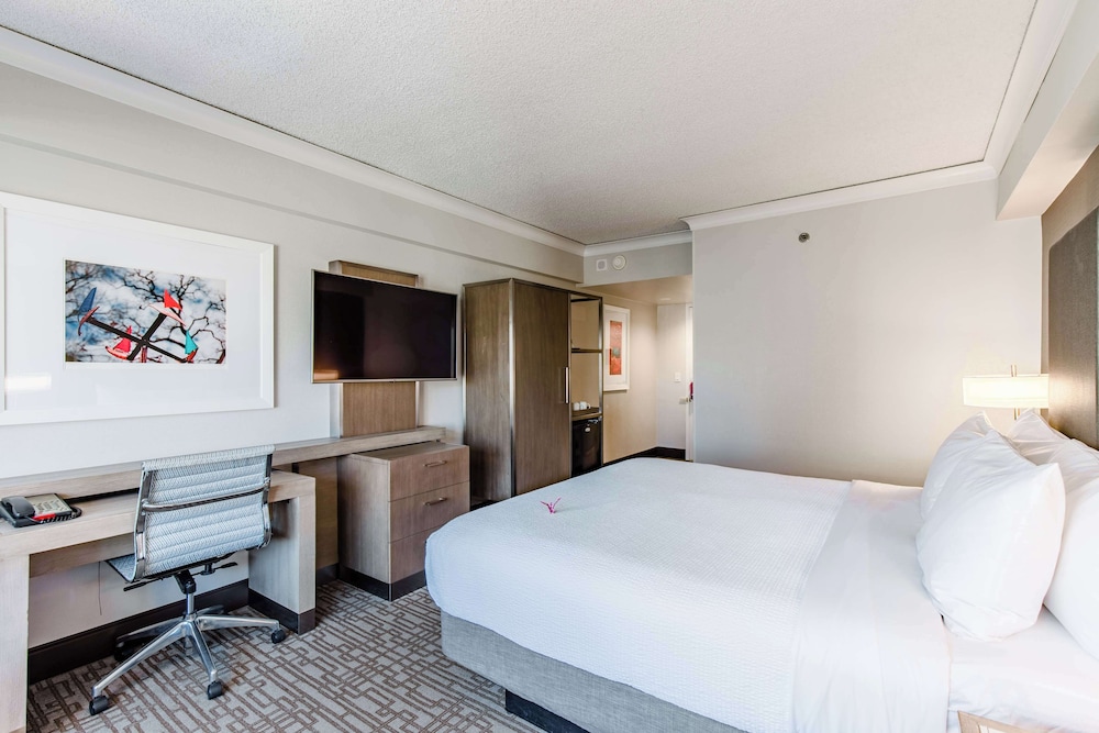 ROOM, KING BED, ACCESSIBLE