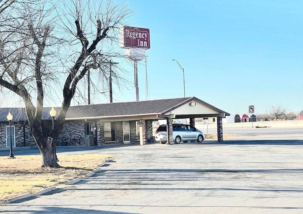 Regency Inn 1/38