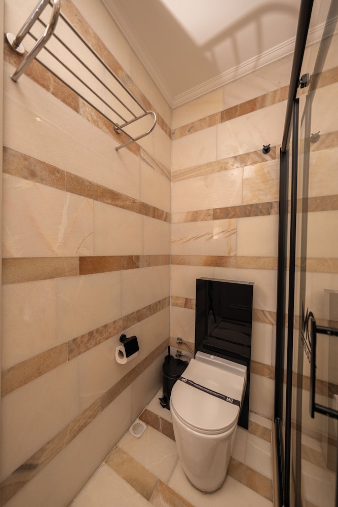 MQ Hotel Suites 59/60
