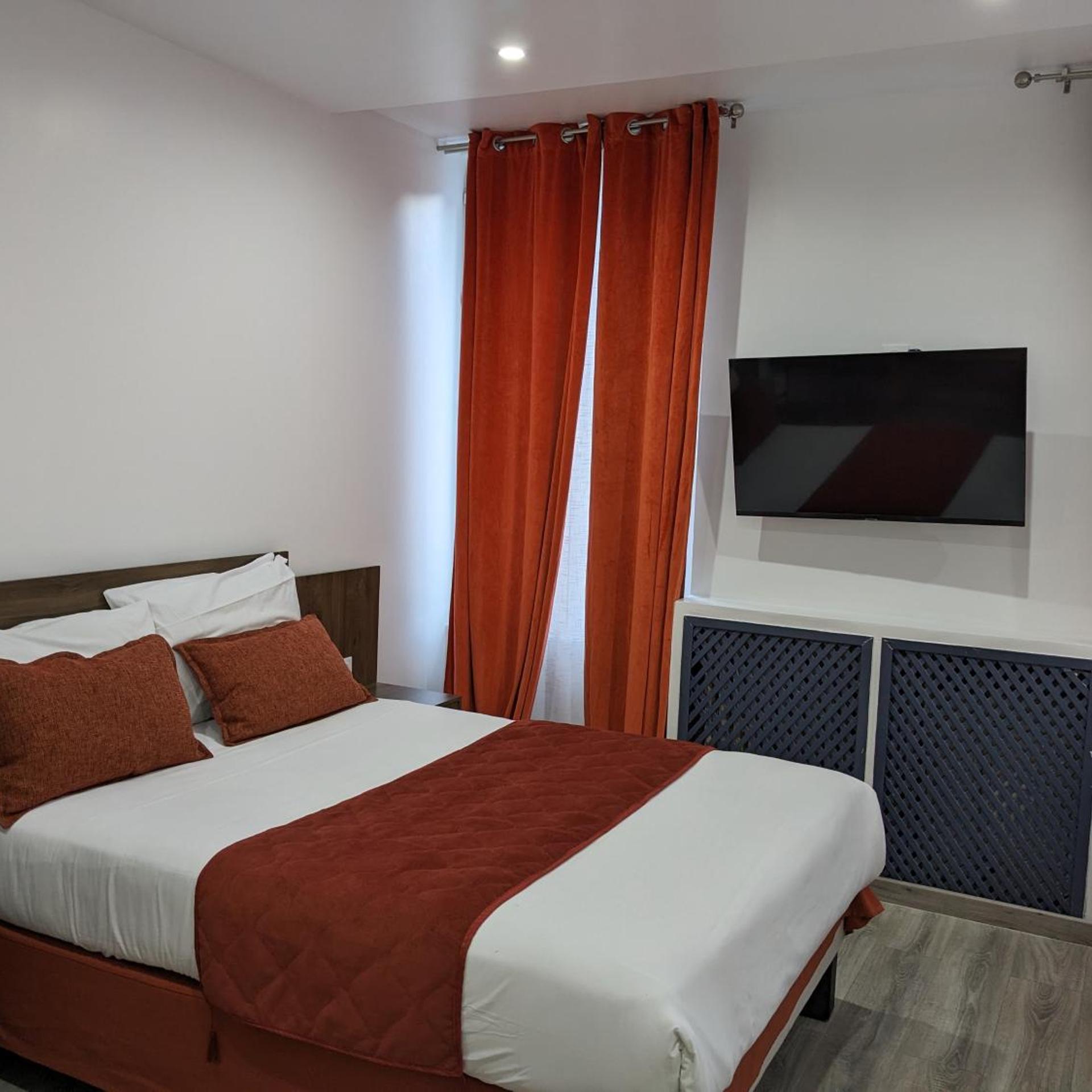 Room, Triple, Morand Hotel 8/10