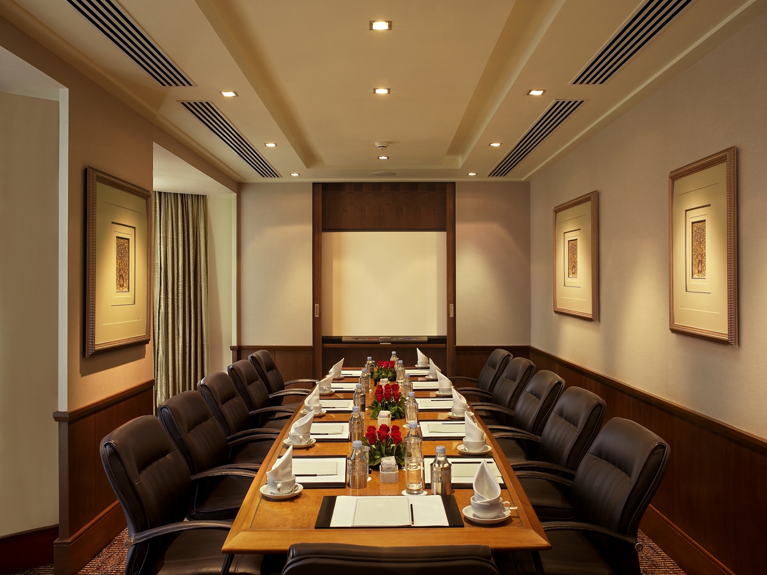 The Leela Mumbai - Resort Style Business Hotel 36/44