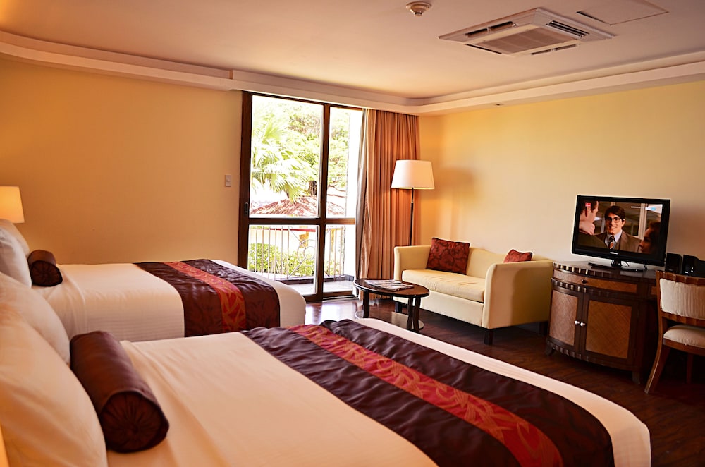 Thunderbird Resorts - Rizal 23/70