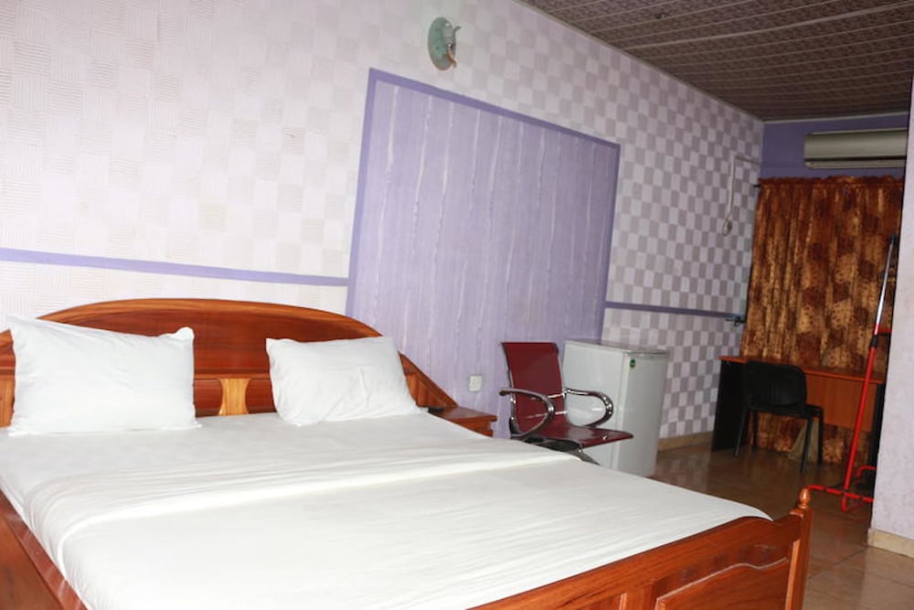 Ivory Place Hotel 5/10
