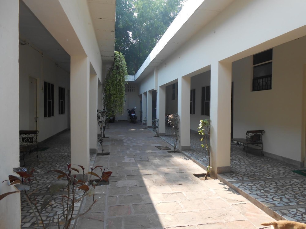 Hotel Sheela 53/53