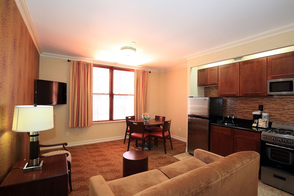 Radio City Apartments 62/70