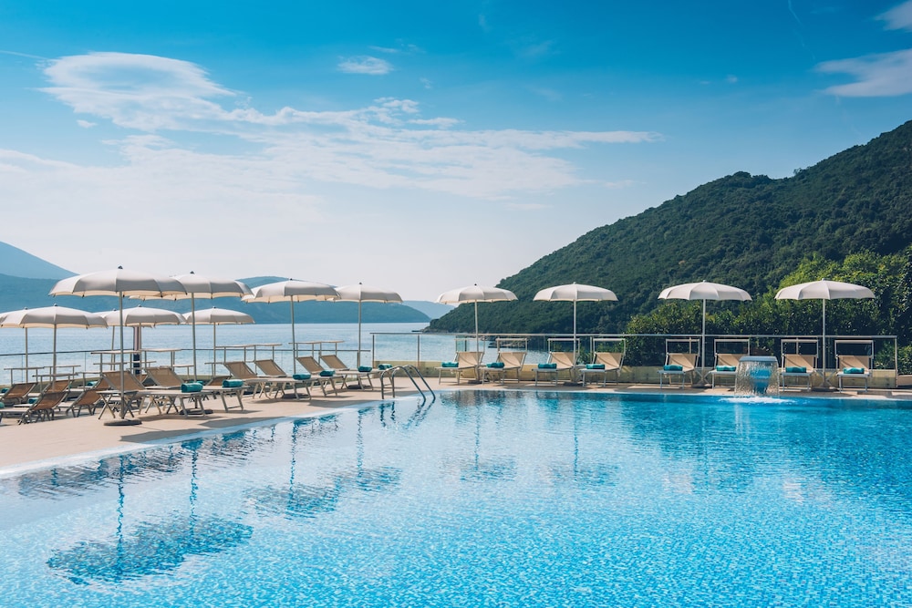 Iberostar Waves Herceg Novi 9/68