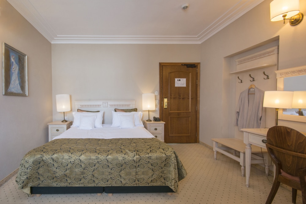 Hotel Rubinstein 9/50
