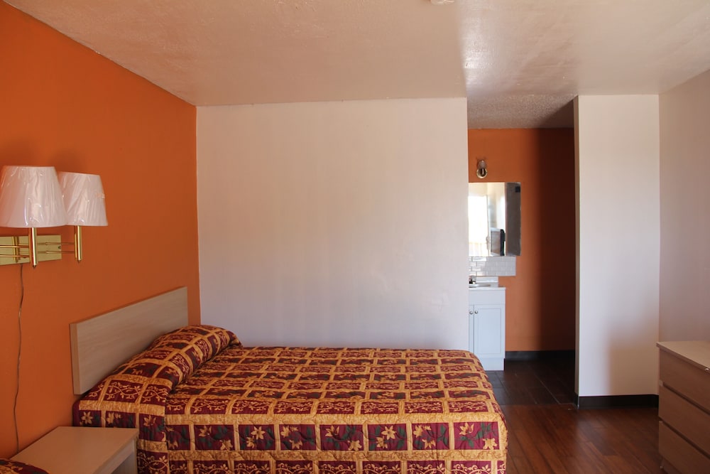 LoneStar Inn & Suites 36/51