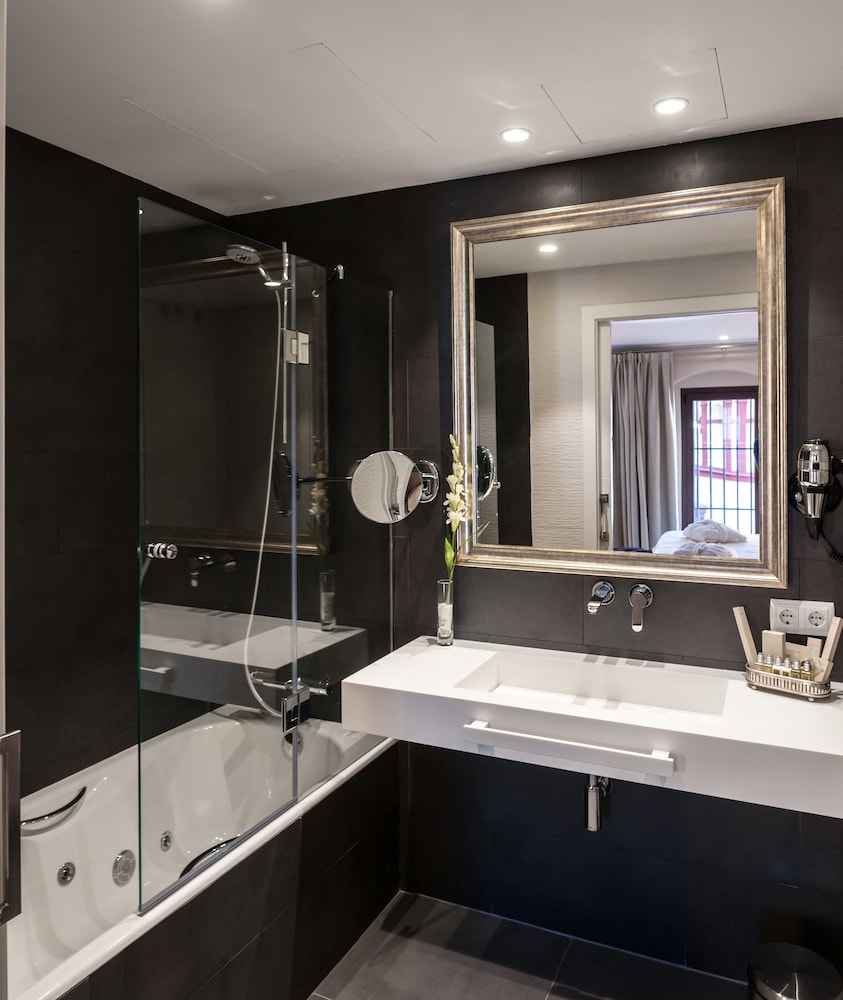Suites Murillo Segovias 77/82