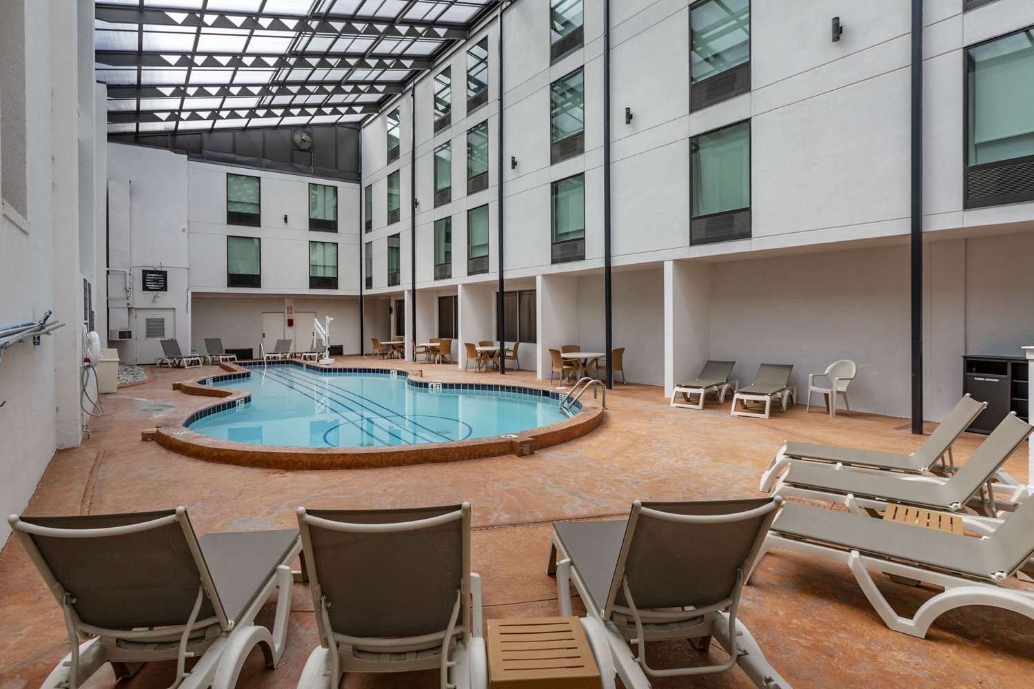 Comfort Inn & Suites Nashville Downtown - Stadium 13/16