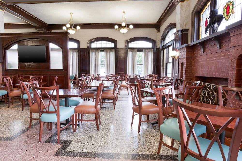 Drury Inn & Suites St. Louis Union Station 34/45