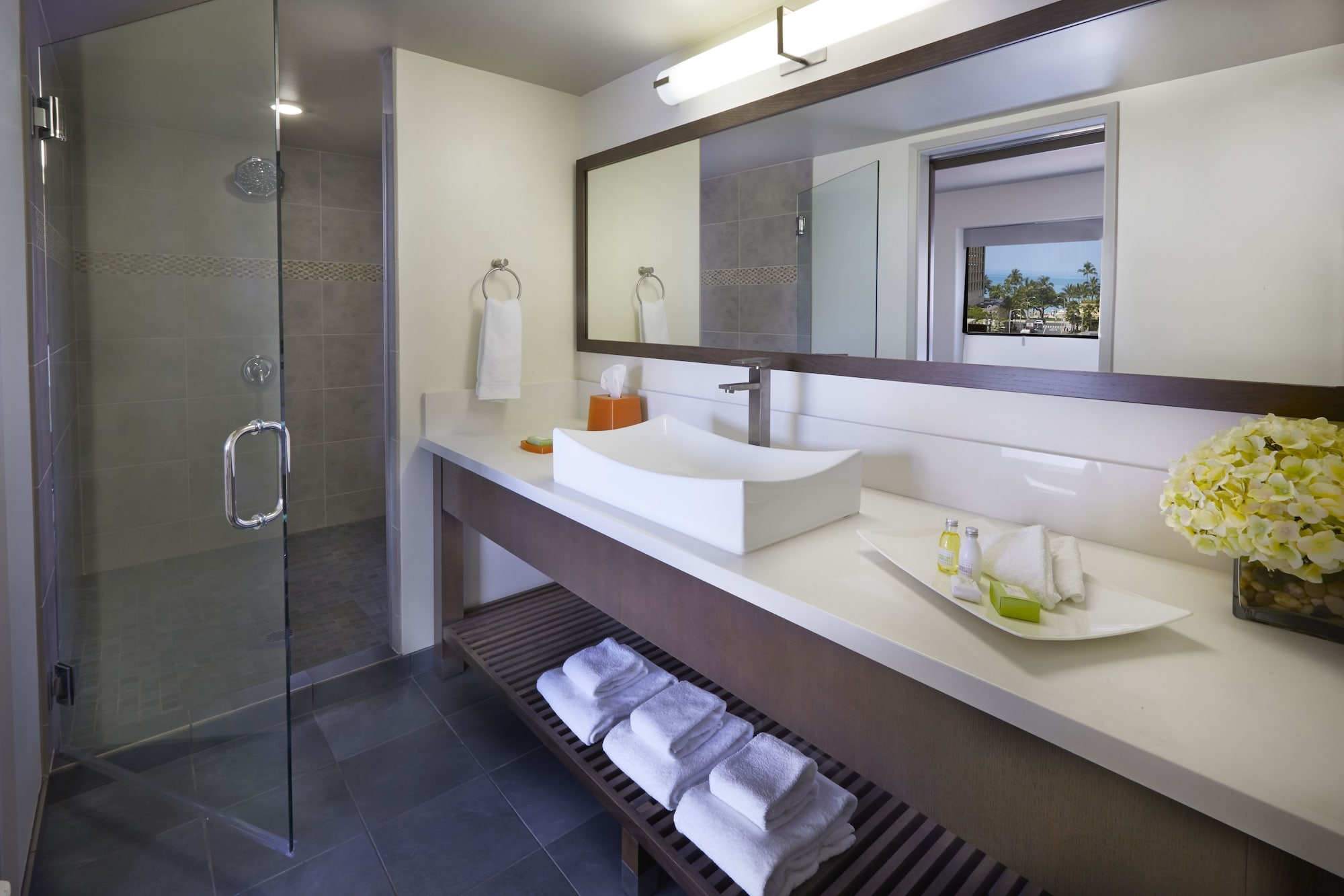 LIFESTYLE, JUNIOR SUITE, KING BED, OCEAN VIEW, SOFA