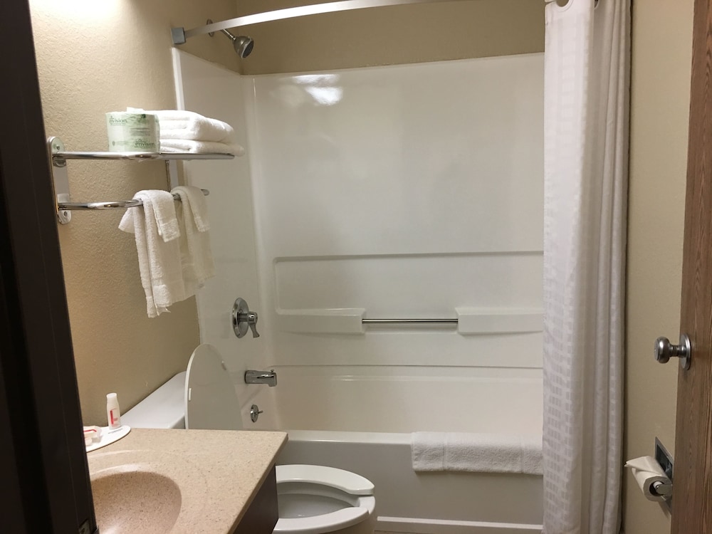 Super 8 by Wyndham Weston WV 18/20