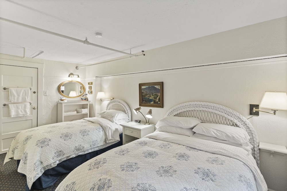 ROOM, MULTIPLE BEDS, SHARED BATHROOM