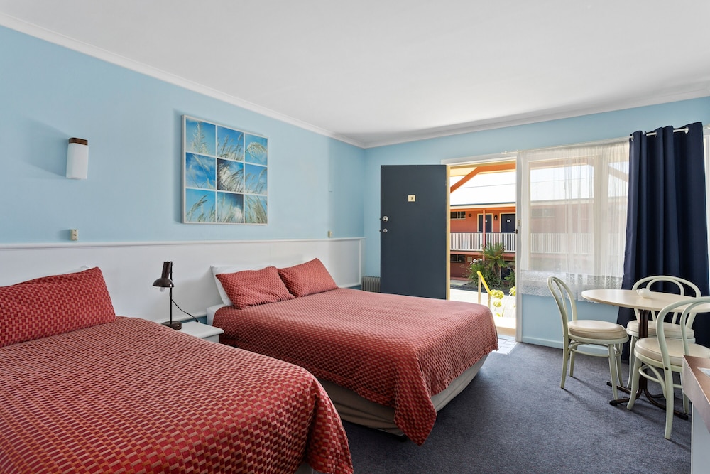 Swansea on the Beach Motor Inn 17/59