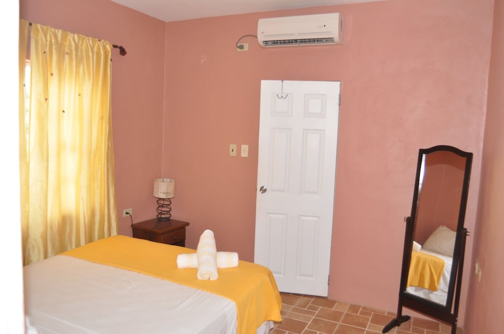 Fish Tobago Guesthouse 22/69