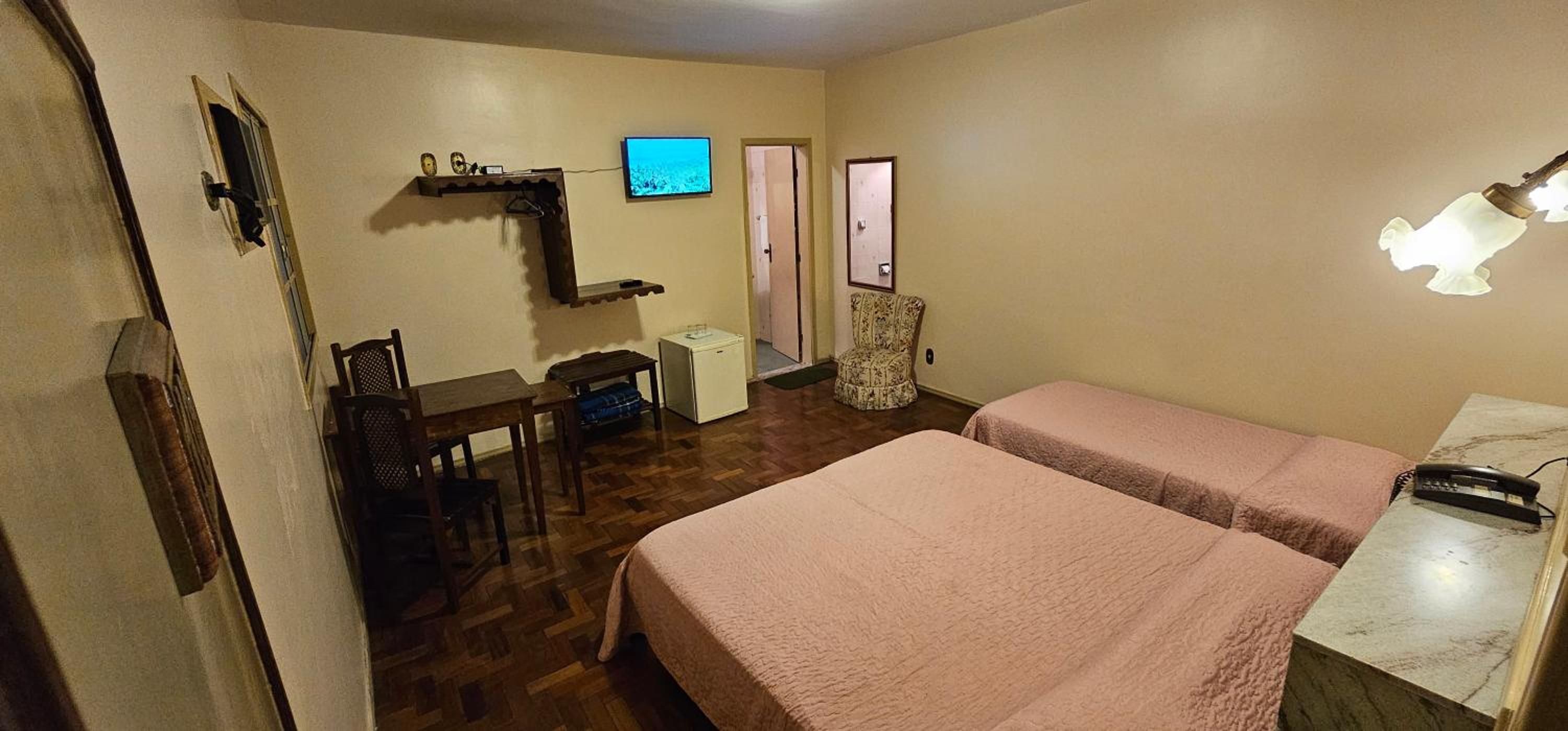 غرفة ثلاثية بحمام خاص، Hotel Colonial 4/5