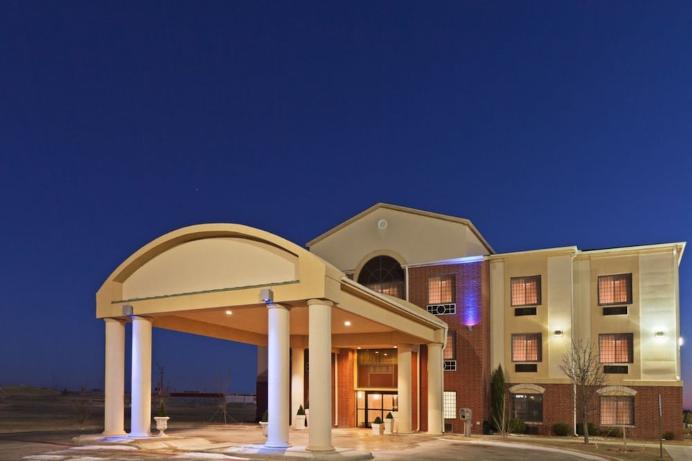 Holiday Inn Express Hotel And Suites Plainview 3/36