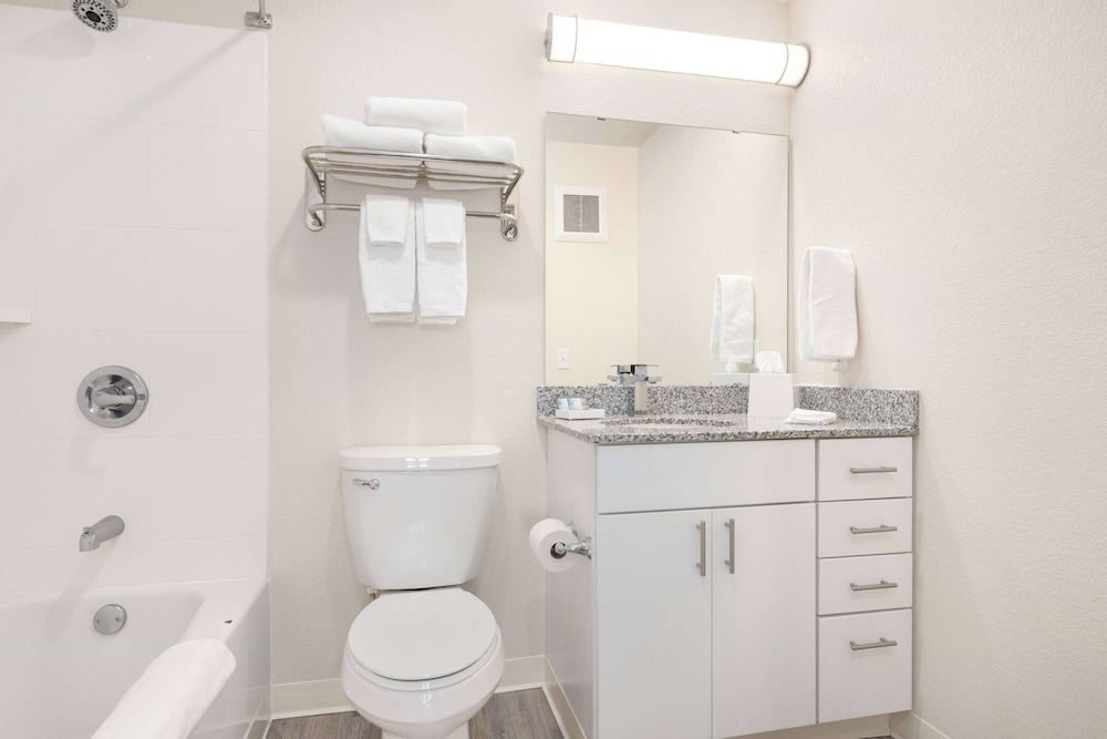 WaterWalk Extended Stay by Wyndham Minneapolis - Plymouth 60/62