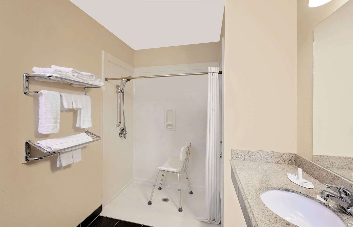 Super 8 By Wyndham Siloam Springs 19/20