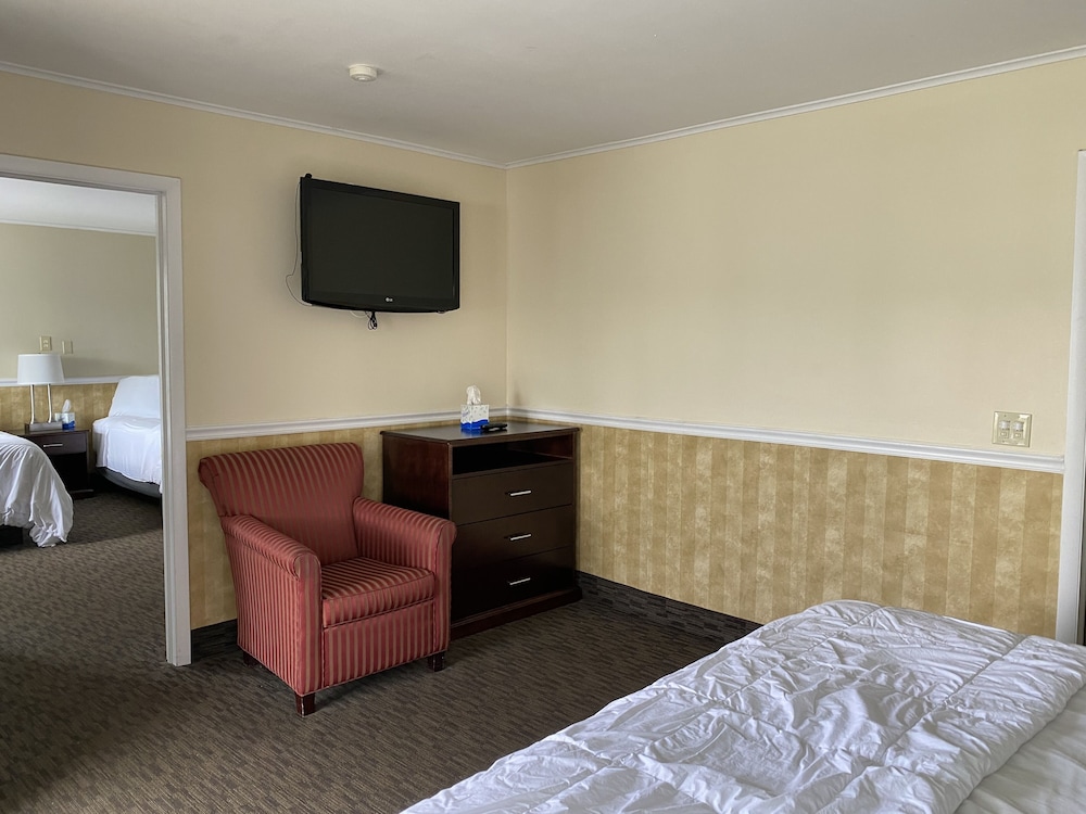 The Georgian Lakeside Resort 43/67