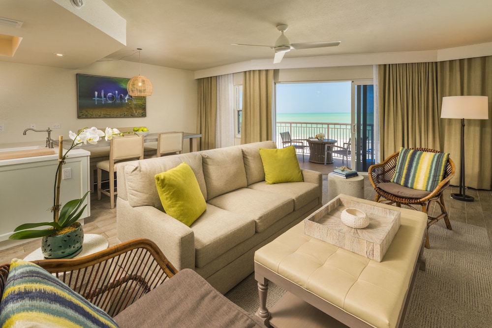Beach House Suites By The Don Cesar 26/45