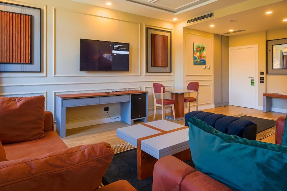 Royal East Resort 42/64