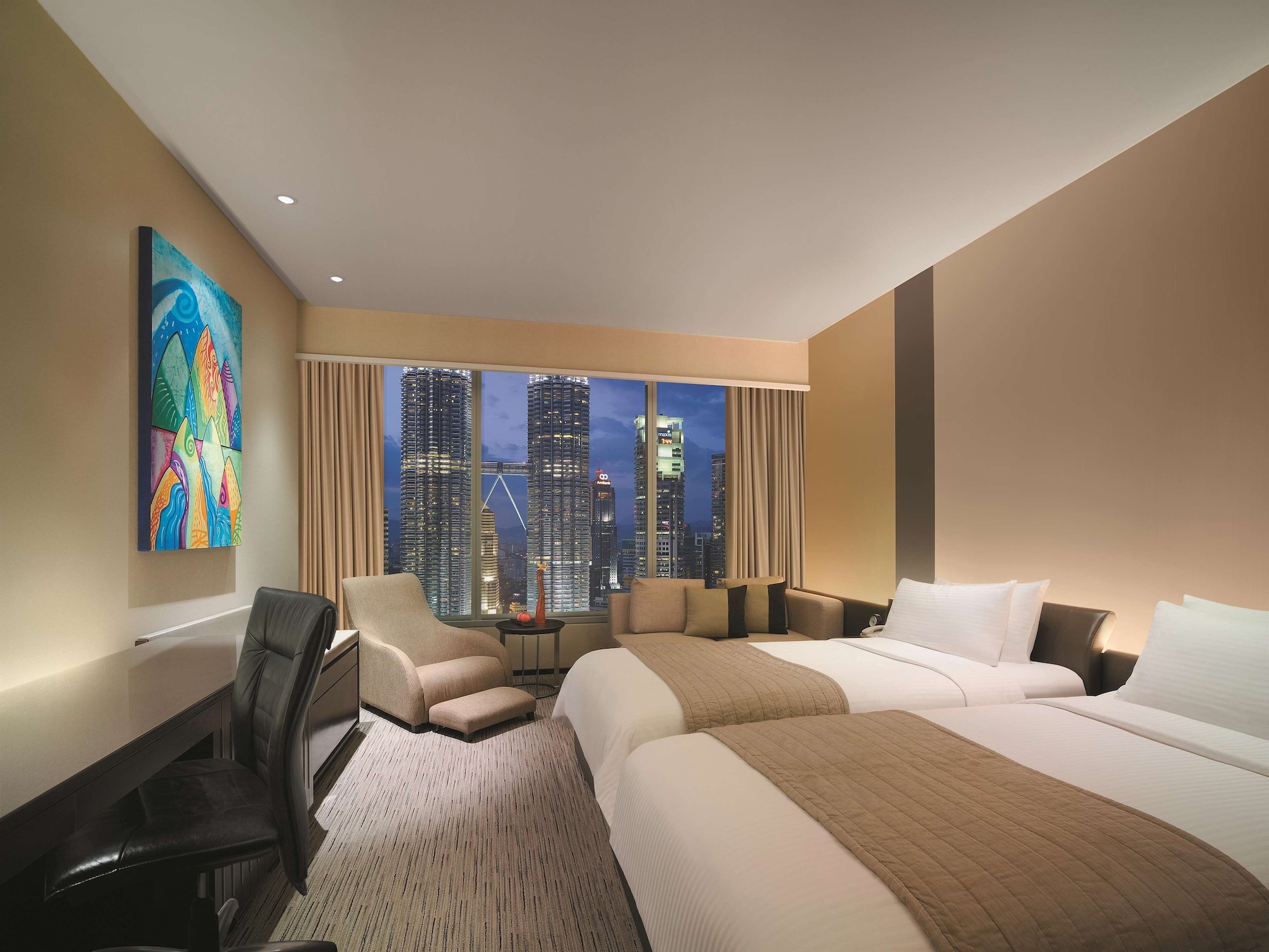 TRADERS, CLUB, KING BED, TWIN TOWERS VIEW