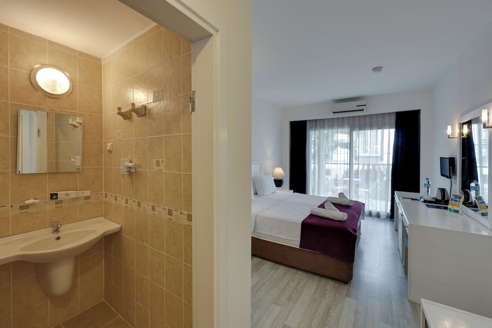 Charm Beach Hotel - All Inclusive 115/115