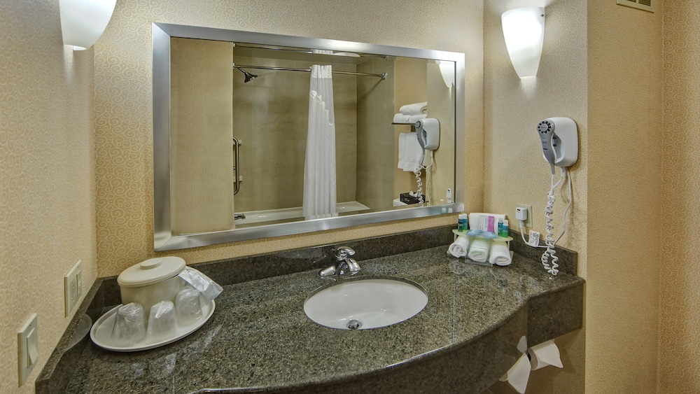 Holiday Inn Express Hotel Suites Cookeville 23/73