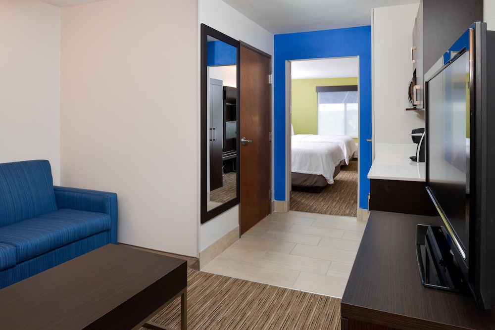 Holiday Inn Express Hotel And Suites Pueblo North 43/57