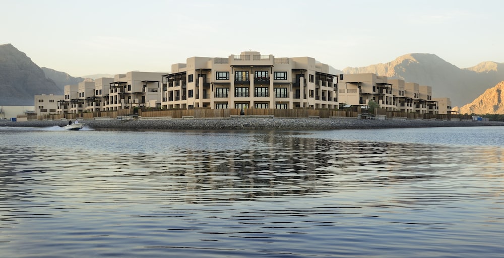 Azimut Hotel Musandam 63/68