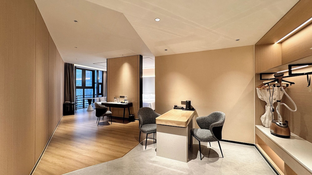 Lia Charlton Hotel Shenzhen 24/48