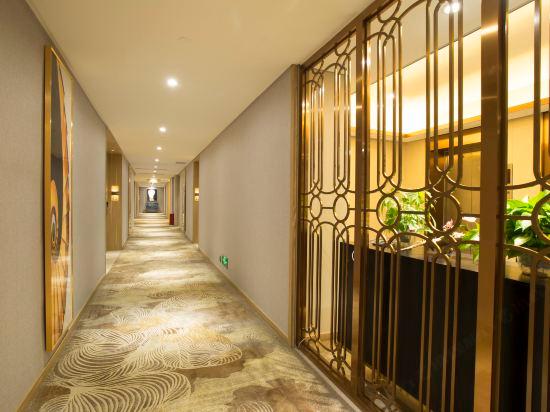 Huamao Hotel 17/23