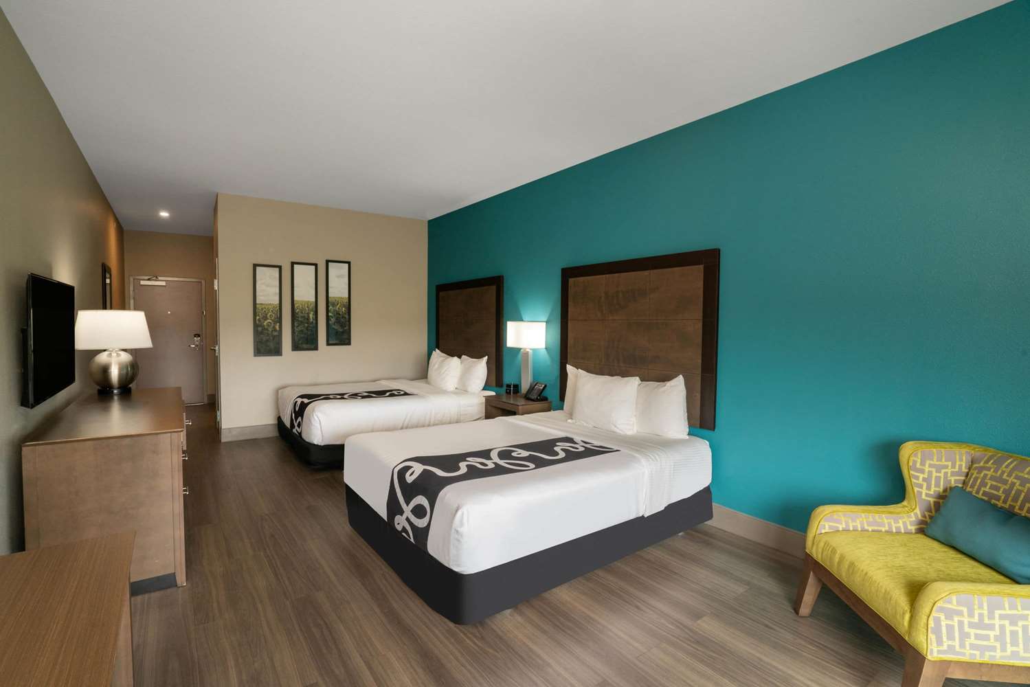 La Quinta Inn And Suites by Wyndham West Memphis 8/24