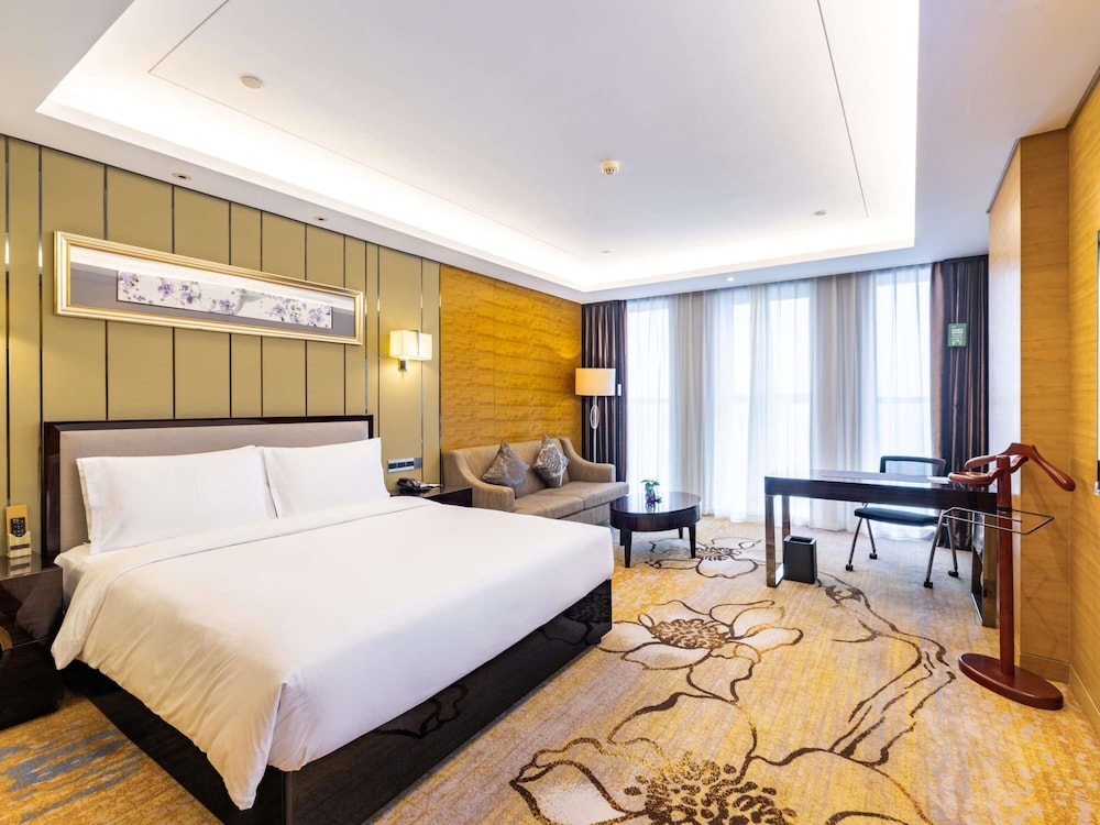 EXECUTIVE, KING BED