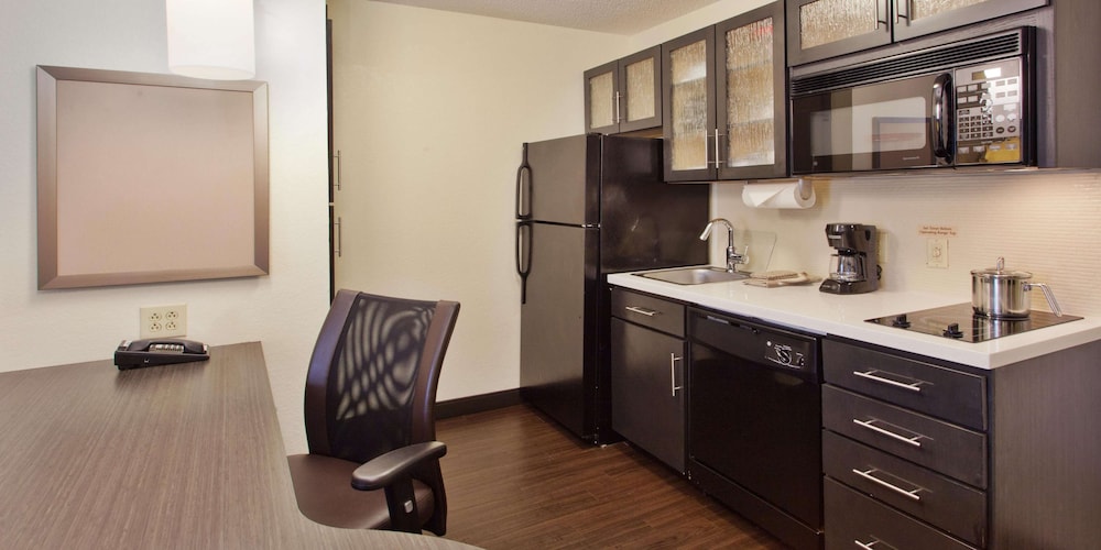 Sonesta Simply Suites Charlotte University 24/28