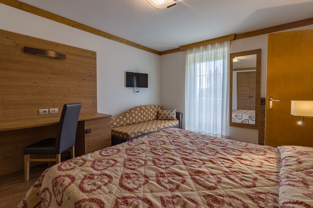 Deluxe, Triple, 1 Double and 1 Single Bed