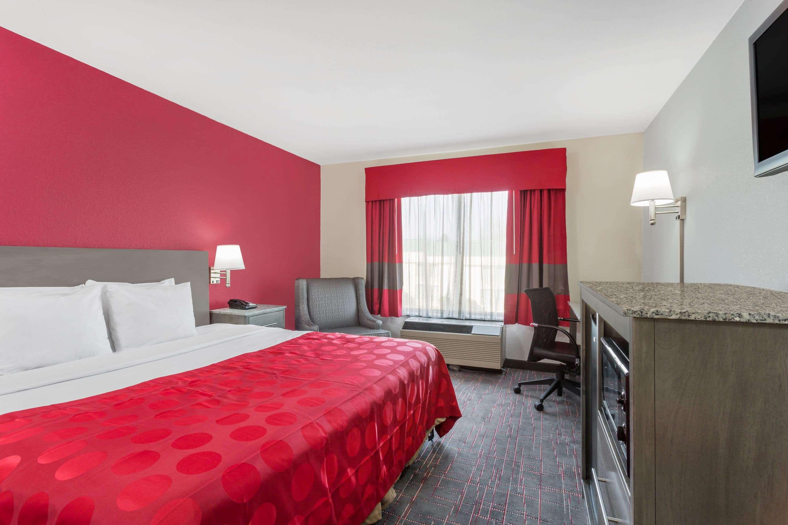 ROOM, KING BED